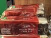 ¡Muérdago y lloriqueo! Tesco es ridiculizado por sus tarjetas Top Iced Fruit Cake y Winter Town sin la palabra Navidad