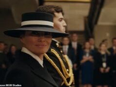Melania levanta el telón de una llamada telefónica íntima con Trump en un tráiler ultraglamuroso de su nueva película … mientras le muestra al presidente quién manda disadvantage un breve comentario