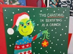 La tarjeta Grinch es retirada de los estantes de Sainsbury’s después de ser identificada por “invalidar las experiencias vividas por las personas trans”