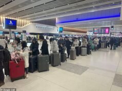 El caos en los viajes golpea a toda Europa a medida que la implementación de los nuevos controles fronterizos provoca retrasos de cuatro horas para los británicos de vacaciones de esquí en el aeropuerto de Ginebra en sus escapadas navideñas.