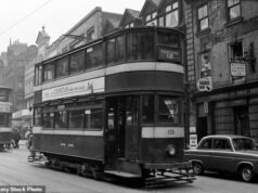 PETER HITCHENS: Nuestros espías deberían asesorar discretamente a nuestro gobierno electo, no pronunciar discursos sugiriendo que estamos en guerra con Rusia.