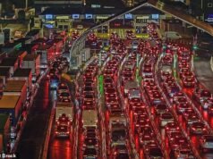 ¿ Escapada navideña? No, si Europa tiene algo que ver disadvantage esto: un bloqueo cuando un fallo informático afecta al control fronterizo francés y los esquiadores se enfrentan a retrasos por estafas en los pasaportes de Ginebra