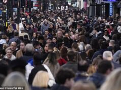 Después de un deprimente Black Friday, los minoristas se preparan para el domingo más importante de la temporada festiva cuando los compradores llegan a High Street.