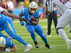 Se espera que el corredor de los Chargers, Omarion Hampton (tobillo), regrese opposite los Eagles