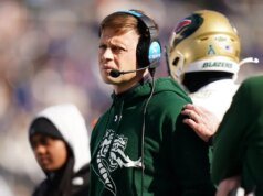 La UAB retira la etiqueta provisional y nombra a Alex Mortensen entrenador de fútbol