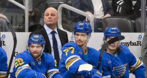 Wounded Blues y Bruins luchan mientras Jim Montgomery regresa a Boston