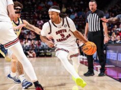 Trabajando para resolver problemas de rebotes, Carolina del Sur se enfrenta a Stetson