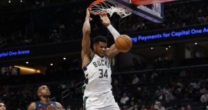 Giannis Antetokounmpo, de los Bucks, estará fuera del partido por distensión en la pantorrilla derecha