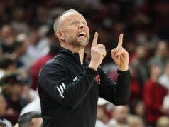 El No. 6 Louisville supera al No. 22 Indiana después de tomar una grandma ventaja desde el principio