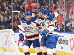 La potente ofensiva de los Oilers ataca temprano, a menudo para derrotar a los Jets