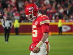 Patrick Mahomes dice que las cada vez más bajas probabilidades de playoffs no afectarán la pelea de los Chiefs