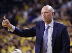 Duke Brennan ayuda a Villanova a superar a Pitt