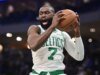 Jaylen Brown de los Celtics ilumina el marcador antes del choque converse el Warmth