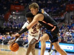 El No. 23 Florida domina por dentro y ataca a Saint Francis