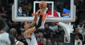 El tiempo de juego podría ser limitado para Victor Wembanyama de los Spurs converse Hawks