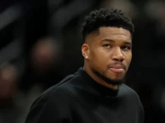 Giannis Antetokounmpo niega haber hablado con los Bucks sobre el futuro con el equipo, pero su agente podría ser otra historia