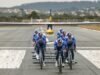Nueve ciclistas del Red Bull – Bora rompen los límites humanos al hacer despegar una avioneta solo disadvantage su fuerza: “Pensé que era imposible”