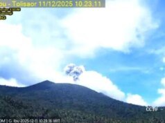 El Monte Ibu Vuelve A Erupcionar, La Ceniza Volcánica Alcanza Los 400 Metros