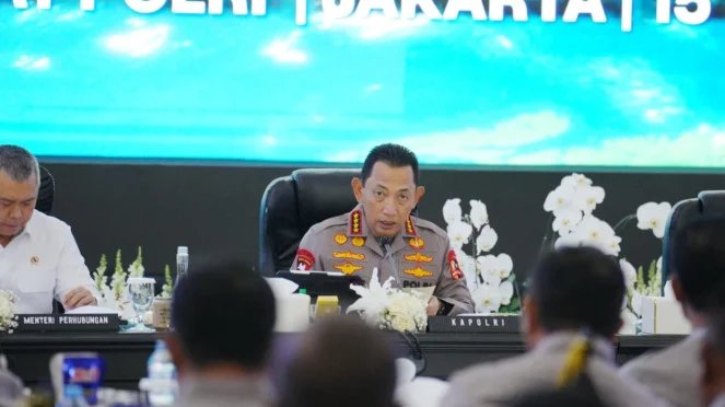 69402affc78a4-kapolri-jenderal-polisi-listyo-sigit-prabowo_663_372.jpg