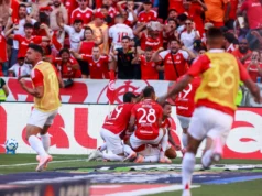 Internacional escribe un guión salvador, vence al RB Bragantino y se salva del descenso