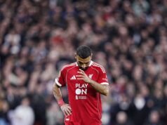 El técnico del Liverpool, Arne Slot, explica por qué derribó a Mohamed Salah antes de un arrebato sorprendente