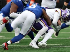 La volátil primera temporada de JJ McCarthy en la NFL potencialmente termina con una lesión en un balón suelto en la victoria de los Vikings sobre los Giants