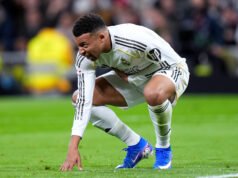 El Real Madrid lucha por una victoria poco convincente sobre un Sevilla de 10 hombres