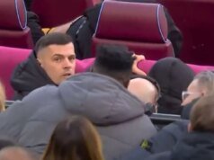 West Ham vs Sunderland se detuvo mientras Granit Xhaka se involucraba en una furiosa disputa con los fanáticos