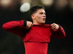 Male Utd obtiene un nuevo veredicto de tarjeta roja para Shea Lacey mientras el ex árbitro dice “Preferiría”.