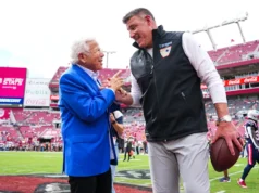 Patriotas ” “Robert Kraft expone el mandato de la NFL para hacerse más grande y más rica: 18 juegos, juego internacional para los 32 equipos
