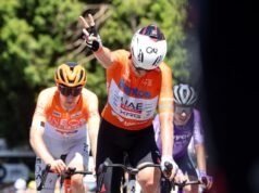 Jay Vine gana el Tour Down Under más accidentado tras ser derribado por un canguro: “No puedo creer la mala suerte que hemos tenido”