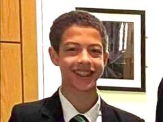 Se abre una investigación sobre la misteriosa muerte de un escolar de 14 años, encontrado muerto en un desagüe seis días después de salir de su casa en bicicleta, mientras su madre afirma que se hizo la panorama gorda ante las pruebas.