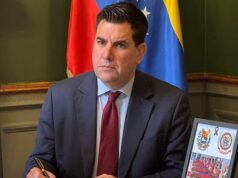 Parlamentario laborista criticado por visitar la embajada de Venezuela para “presentar sus respetos” a los muertos en la redada de Trump que derrocó al “espantoso dictador” Maduro del poder