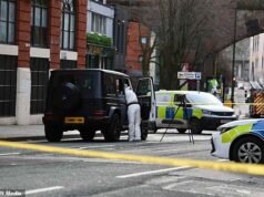 Seis son arrestados después de que un hombre recibiera un disparo en el Gay Village de Manchester en un ataque dirigido mientras se encontraba un arma en una redada policial