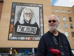 ¡ Billy se volvió loco! El conocido mural de la leyenda de la comedia desaparece detrás de un complejo de apartamentos para estudiantes