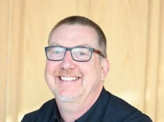 La atención en los pasillos es una “inevitabilidad” en los hospitales del NHS, ya que las urgencias y los hospitales tienen el doble de pacientes que las bahías y algunos esperan hasta 16 días para obtener una cama en una sala.