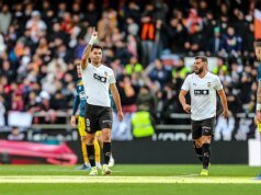 El Valencia gana la batalla de los golpes al estómago con el Espanyol