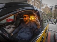 Choque entre Interior y Guardia Civil por las multas de la baliza V16: "Si no se usa, el agente debe multar"