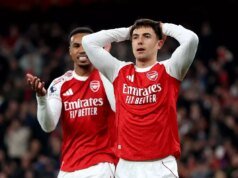 El Arsenal recibió un veredicto por el título después de la derrota de Man Utd mientras Man City acecha en la carrera de la Premier League