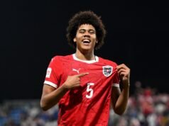 El Liverpool acuerda un segundo acuerdo de defensa mientras el club publica la declaración de transferencia