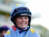 La hija jockey de Paul Nicholls llevada al hospital con sospecha de lesión pélvica después de una caída
