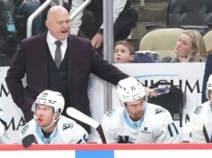 La explosión del segundo período lleva a Mammoth a superar a los Predators