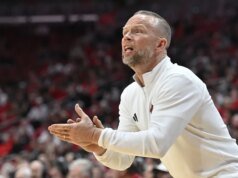 Mikel Brown Jr. ayuda al No. 23 Louisville a derrotar a Virginia Tech