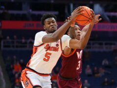 Syracuse busca poner fin a la frustración con la visita de los huracanes