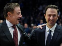 Rick Pitino guía a St. John’s sobre el equipo Xavier de su hijo