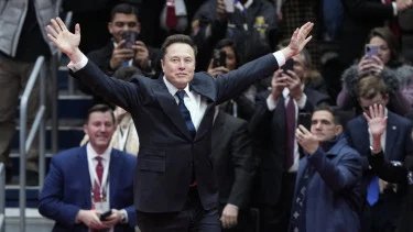 678eddfe6d6c2-elon-musk-di-pelantikan-donald-trump-menjadi-presiden-amerika-serikat_375_211.jpg