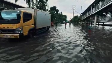6974409ec1be5-banjir-merendam-ruas-jalan-dan-jalur-transjakarta-di-daan-mogot-jakbar_375_211.jpeg