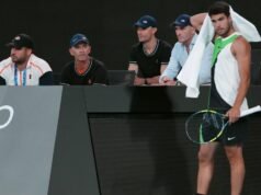 Alcaraz derriba la puerta de las ‘semis’ y destroza el sueño australiano