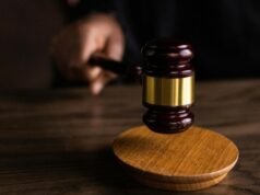 Pillan a una empresa espiando la baja médica de un trabajador con un detective y la justicia la obliga a readmitirlo e indemnizarle