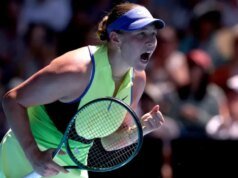 Sinner en cuartos del Abierto de Australia; titular de las mujeres llaves arrancadas